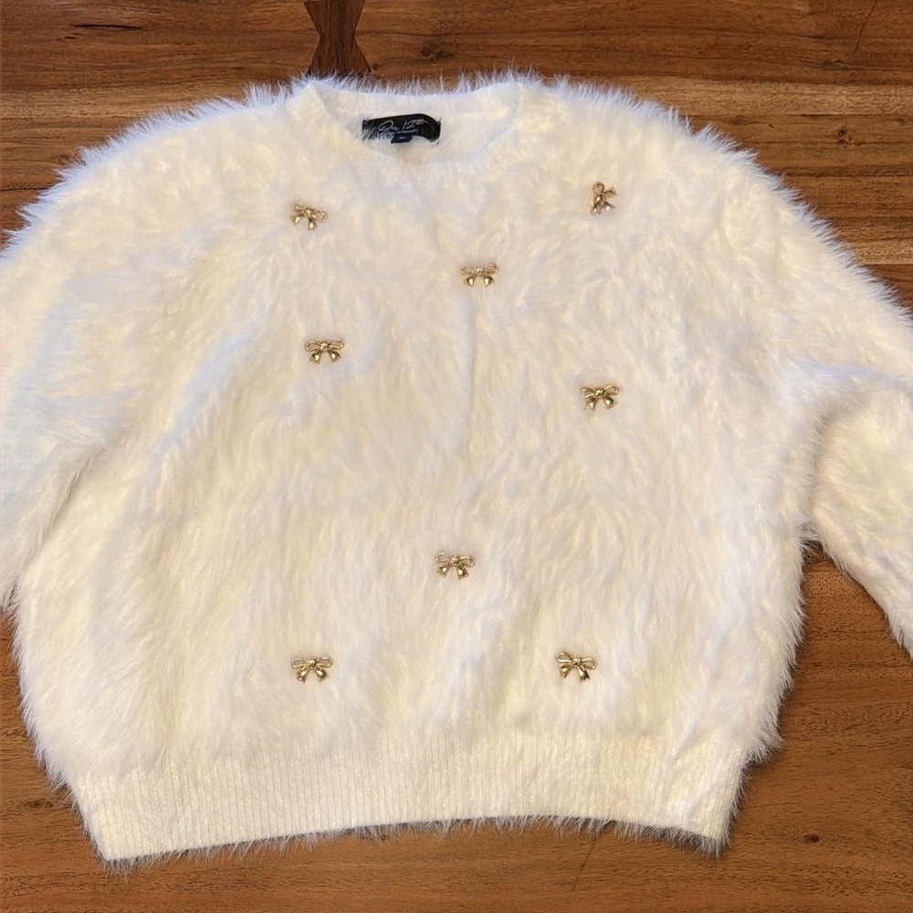 ON 12TH White Cream Super Soft Fuzz Eyelash Knit Sweater Gold Metal Bow Pullover
